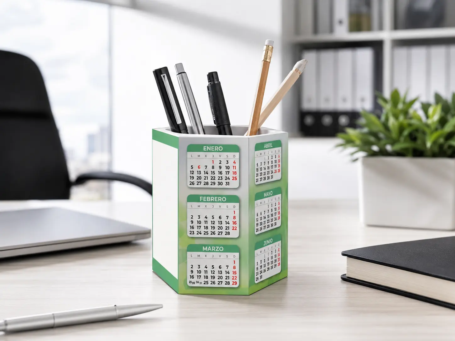 Calendario cubilete personalizado con función de portalápices